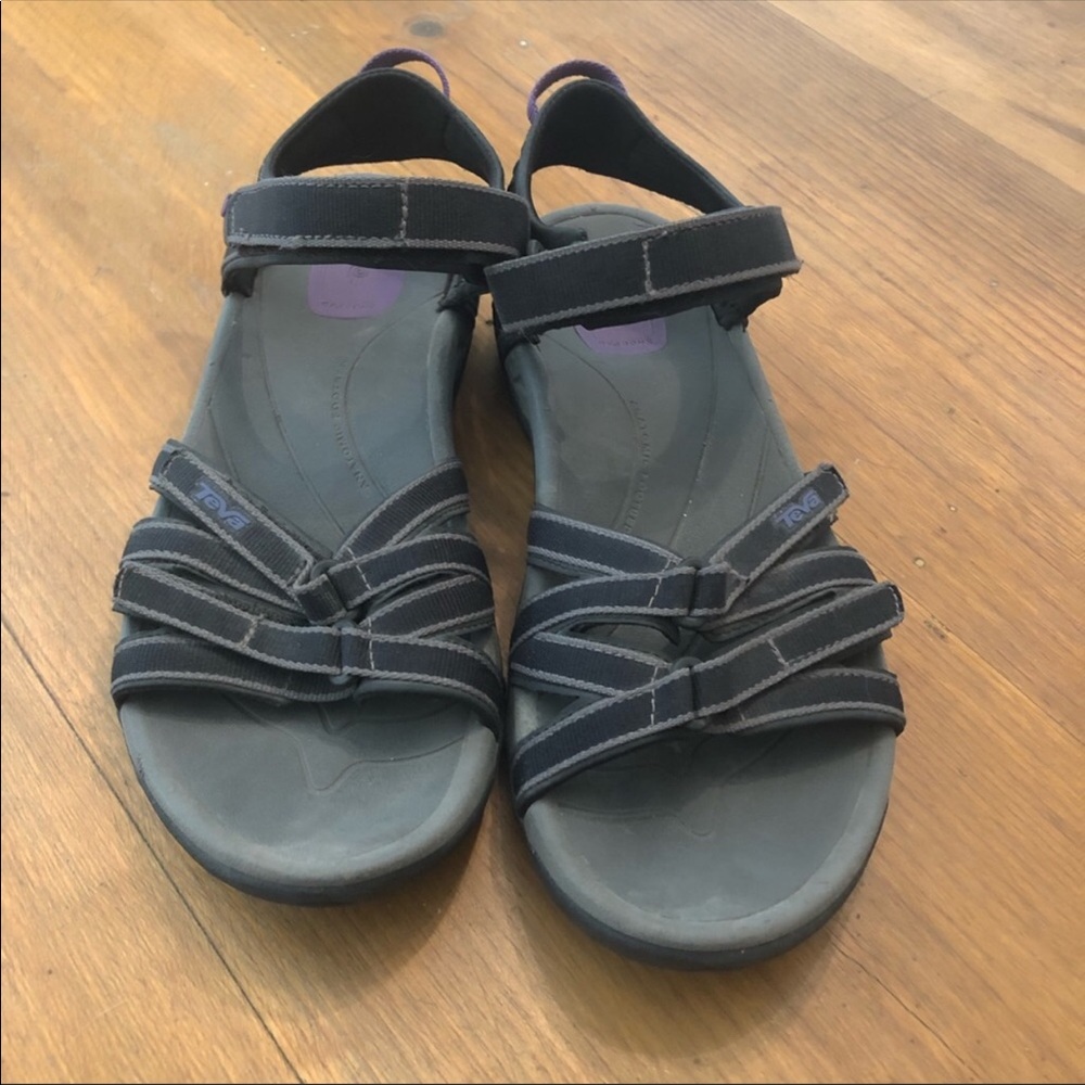 Teva sandals barely worn! Like new!